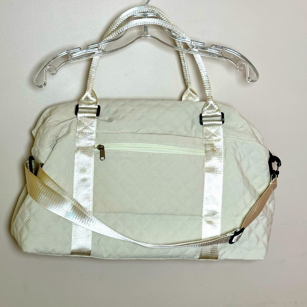 NWT Cream Quilted Weekender Travel Bag with Toiletry/purse bag included - Picture 3 of 7